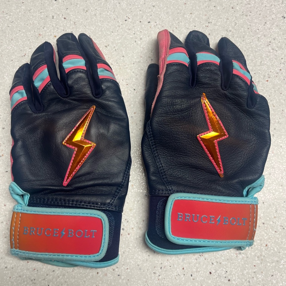 Men’s size small Bruce Bolt batting gloves